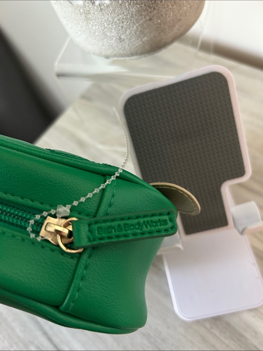 Bath and Body Works Green Turtle Shell Mini Bag with Gold Accent - NWOT - Picture 3 of 6